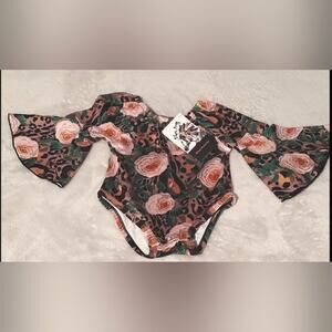 Whoa Pony Newborn Baby NWT Snap Bottom Bell Sleeve Leopard Rose One-Piece 0-3 M